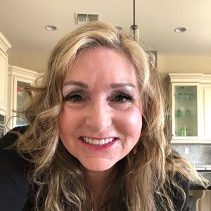 Meet your Posher, Claudia